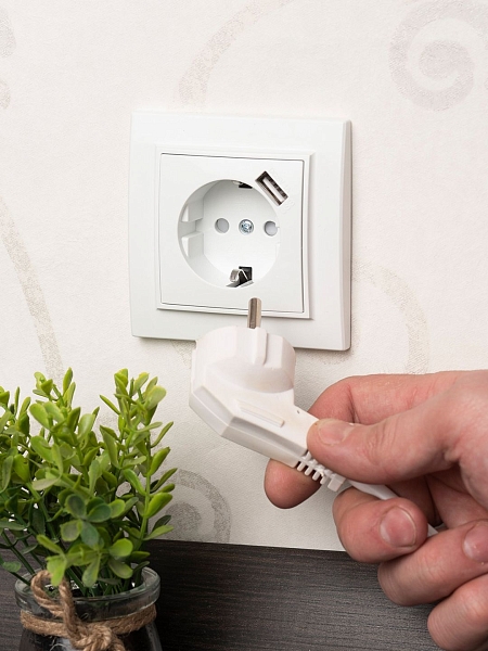 Розетка 1-местная СП с/з Минск 16А белая с защ. штор. с USB 1А EKF