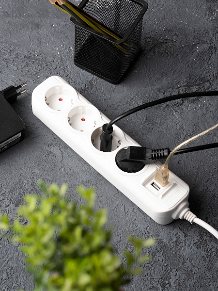 Удлинитель "Эксперт" 4 гнезда 2 метра 16А/3,5кВт с 2 USB 2,1А ПВС 3x1 EKF PROxima