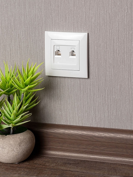 Валенсия розетка RJ-45+RJ11 2-местная белая EKF