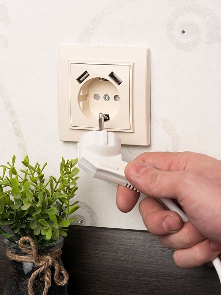 Минск Розетка 1-местная СП с/з 16А бежевая с защ. штор. с 2 USB 2,1А EKF