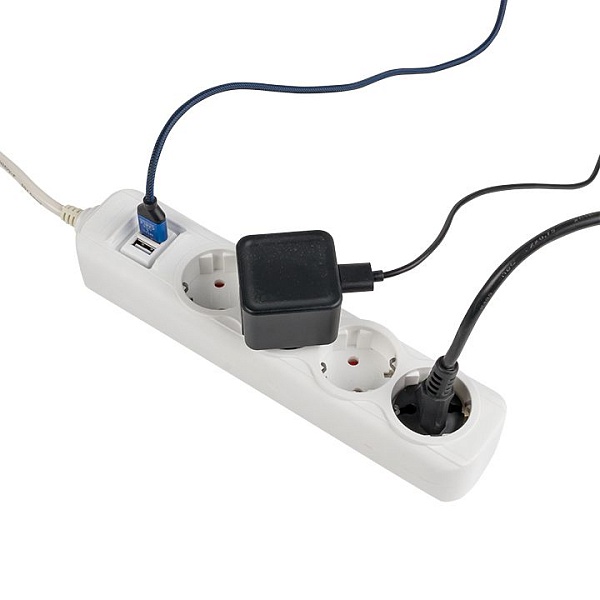 Удлинитель "Эксперт" 4 гнезда 3 метра 16А/3,5кВт с 2 USB 2,1А ПВС 3x1 EKF PROxima