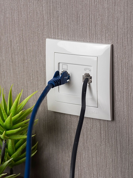 Валенсия розетка RJ-45+RJ11 2-местная белая EKF