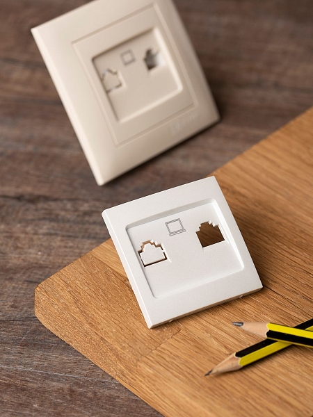 Валенсия лицевая панель розетки RJ-45 1-местная жемчуг EKF