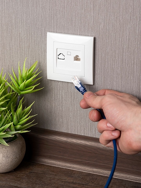 Валенсия розетка компьютерная RJ-45 1-местная белая EKF