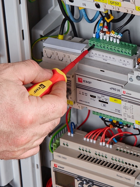 Отвертка Expert SL3x75 мм 1000В EKF
