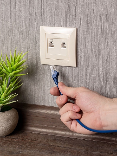 Валенсия розетка компьютерная RJ-45 2-местная кремовая EKF