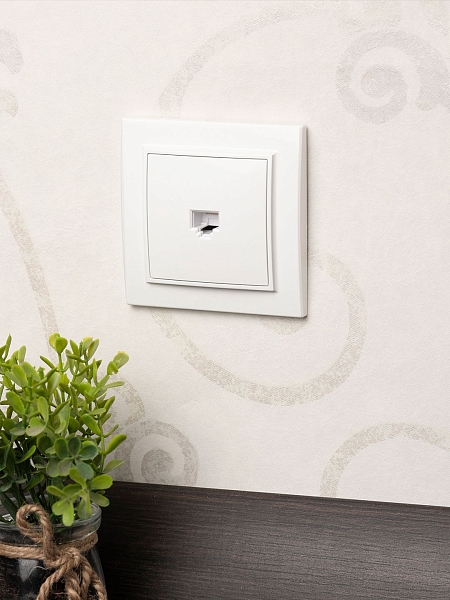 Минск Розетка RJ-45 1-местная СП белая EKF