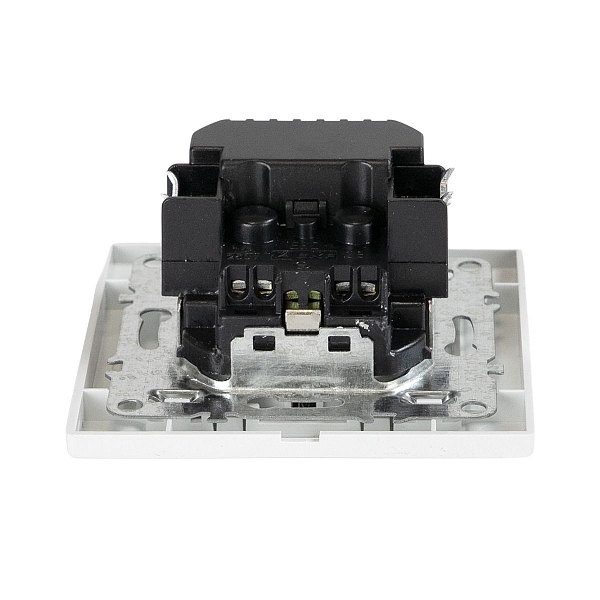 Минск Розетка 1-местная СП с/з 16А белая с защ. штор. с 2 USB 2,1А EKF