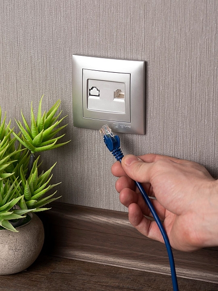 Валенсия лицевая панель розетки RJ-45 1-местная сталь EKF