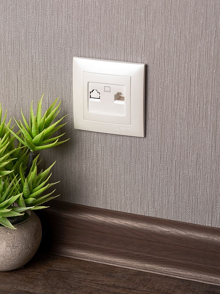 Валенсия лицевая панель розетки RJ-45 1-местная жемчуг EKF